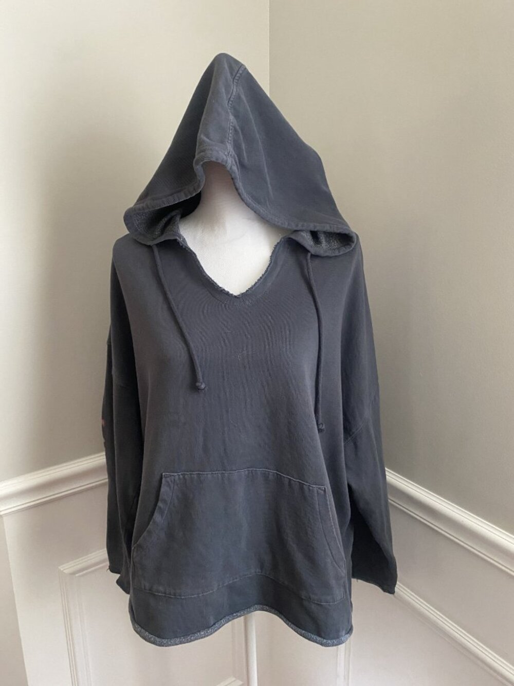Old Navy Graphic Hoodie size Medium Raw Edges hem/ cuffs - Picture 2 of 9